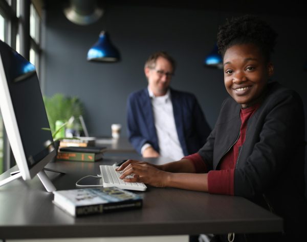 thestandingdesk-U6RmGyT-aJ4-unsplash